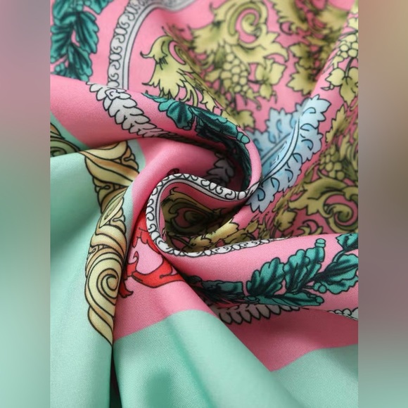 Jane Chic Designs Plus Size Sublimation Blouse - Picture 4 of 9